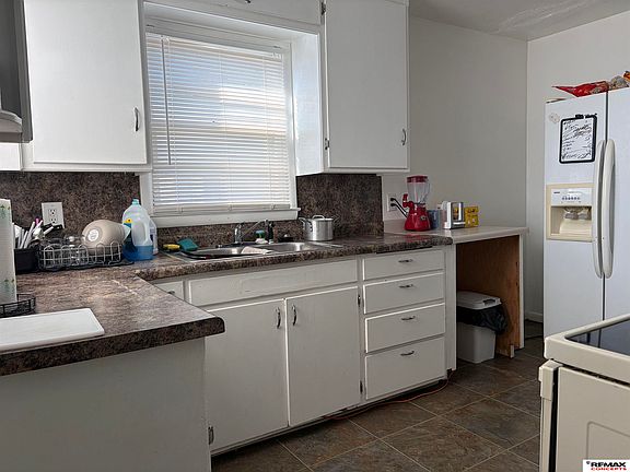 5th image of 621 New Hampshire St