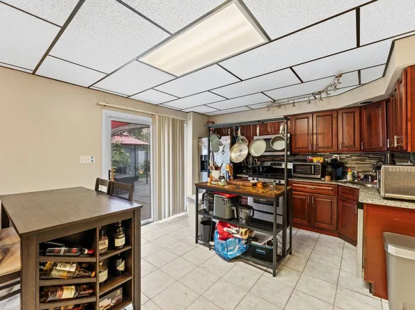 17 Acorn Drive image 25 of 45