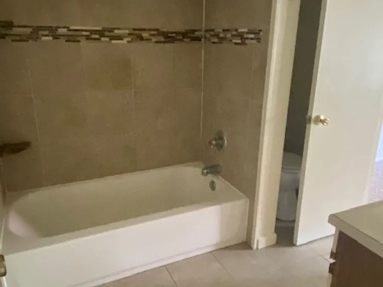 844 W Collins St — Photo 11