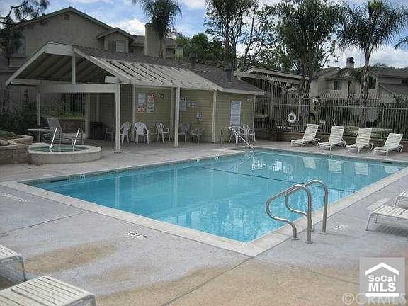 5th image of 869 Live Oak Pl