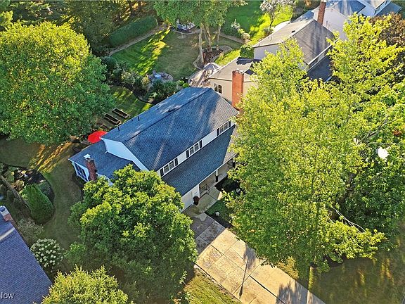 3rd image of 8103 Deerpath Dr