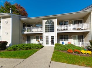 24 Spruce Ter, Mount Arlington Boro, NJ 07856