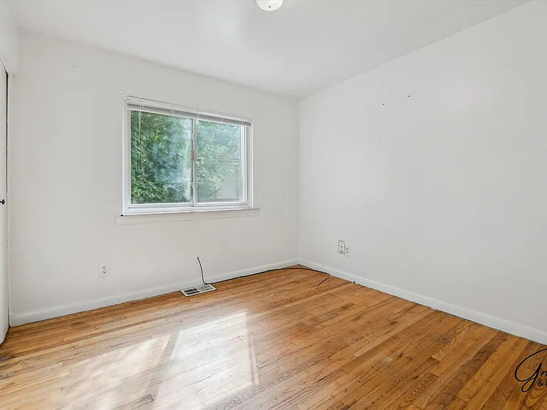 22843 Lambrecht Ave — Photo 12