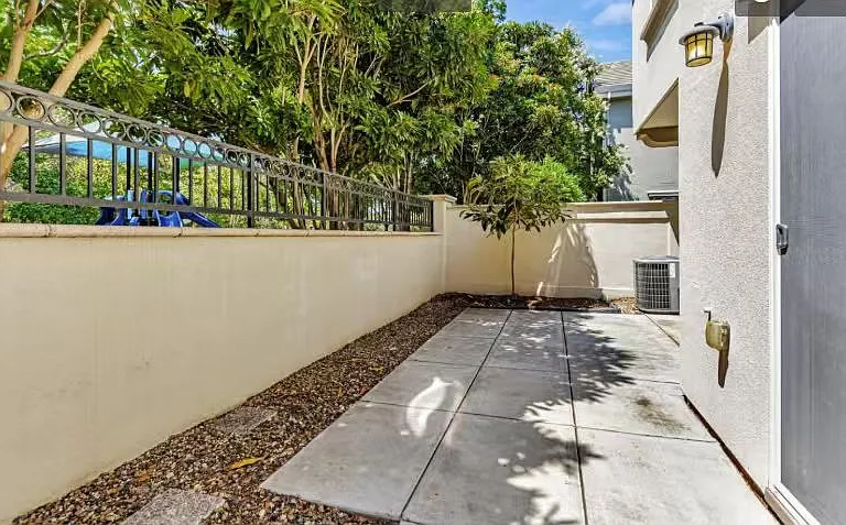 233 S Yucatan Pl — Photo 24