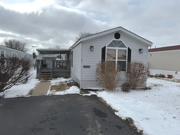 12 Walnut St, Minooka, IL 60447