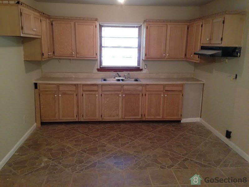 2nd image of 1690 Lee St