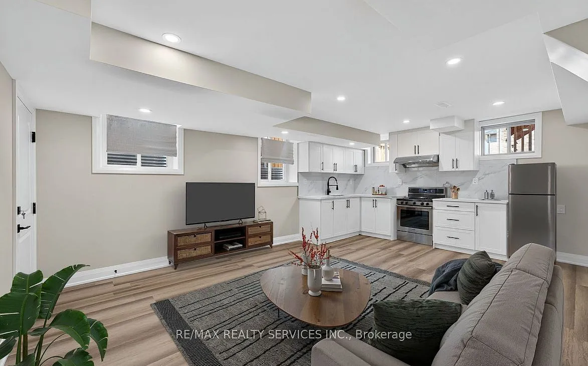 2 bed, $1,900 — Photo 1