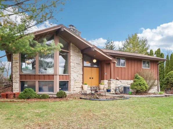 3133 South Reno DRIVE, New Berlin, WI 53151