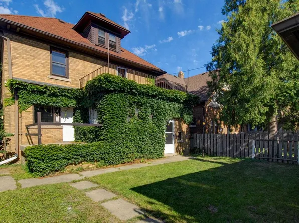 2704 N 46th STREET, Milwaukee, WI 53210