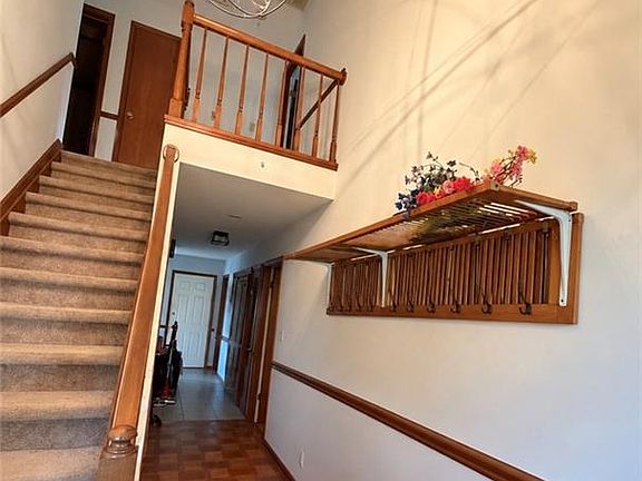 3rd image of 123 Valley Oaks Dr