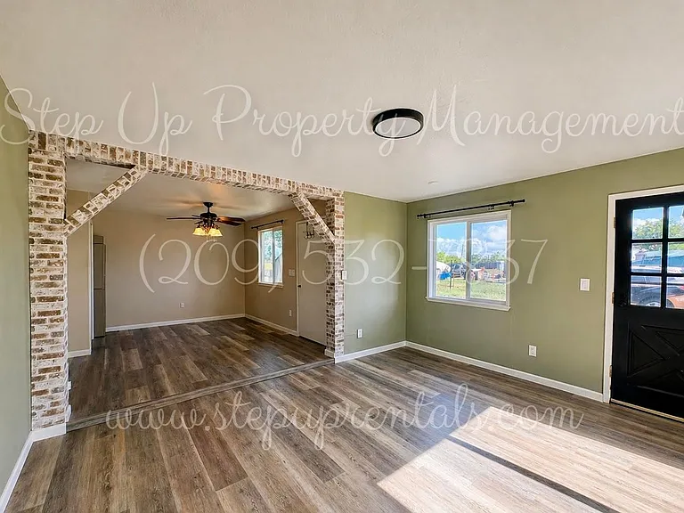 9885 Maiden Ln — Photo 3