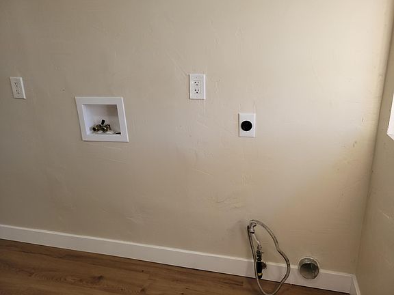 5th image of 2218 E Turney Ave