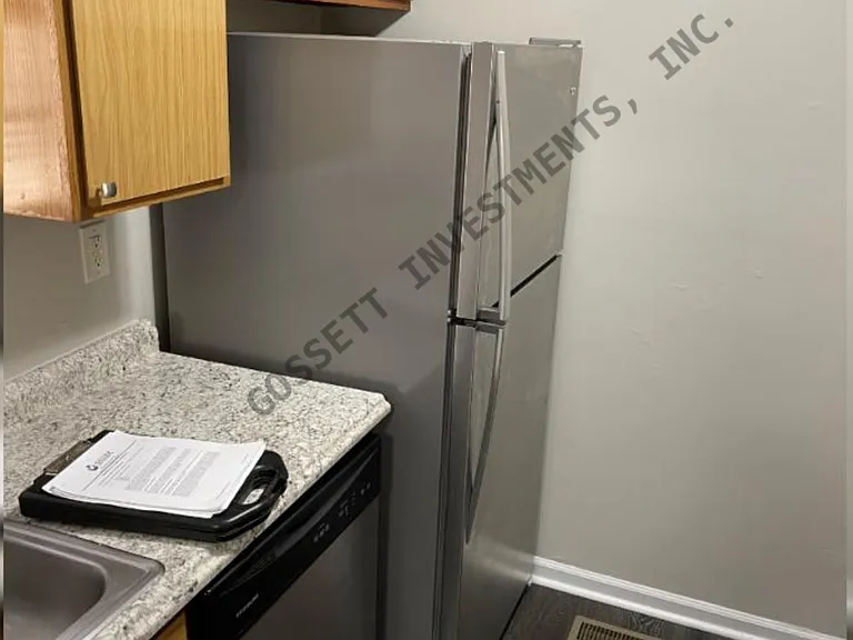 Mason Court Apartments — Photo 13