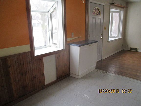 3rd image of 1027 Canterbury Dr