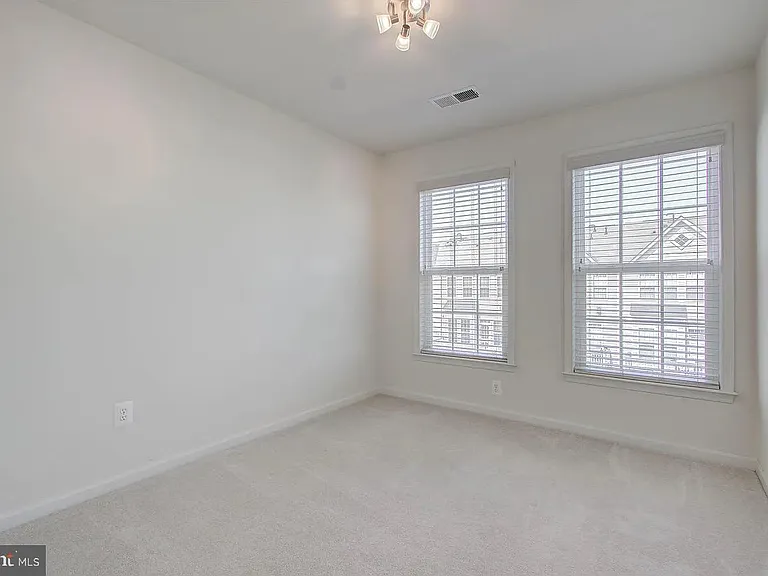 22648 Vienna Green Ter — Photo 13