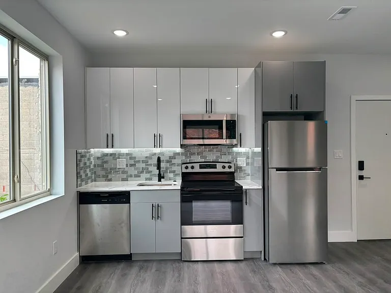 675 N 41st St #3 — Photo 2