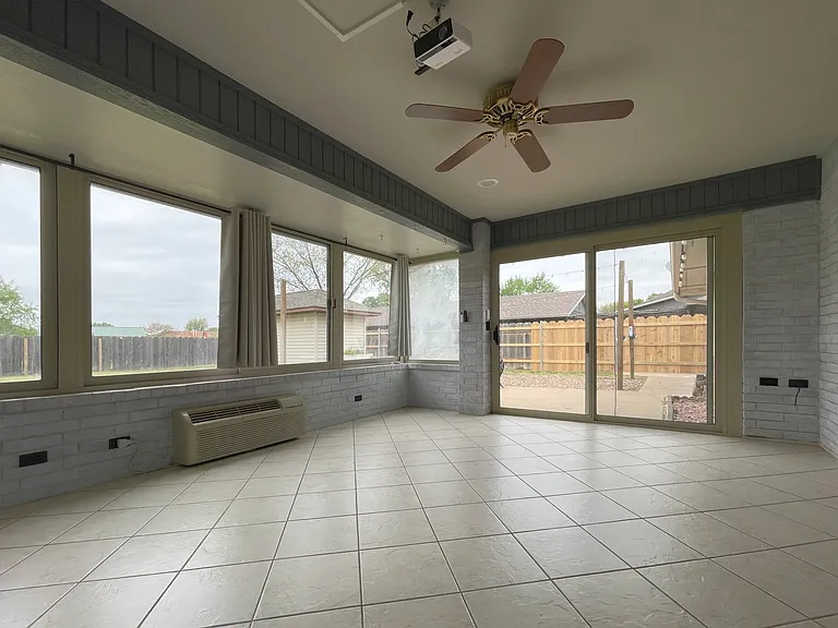 2106 Appomattox — Photo 9