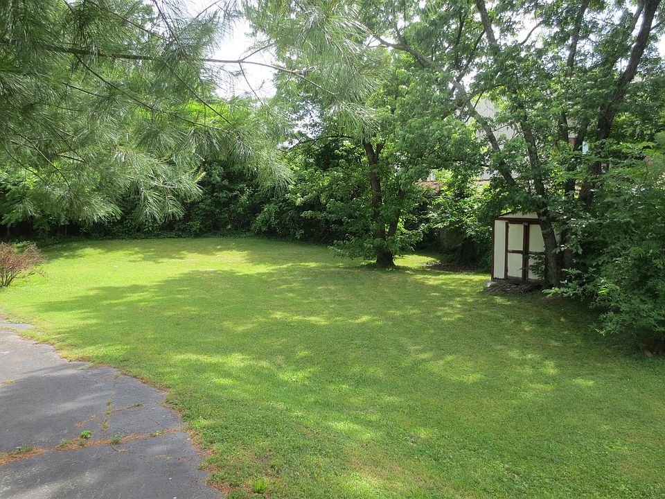 1st image of 2069 Whitney Ave