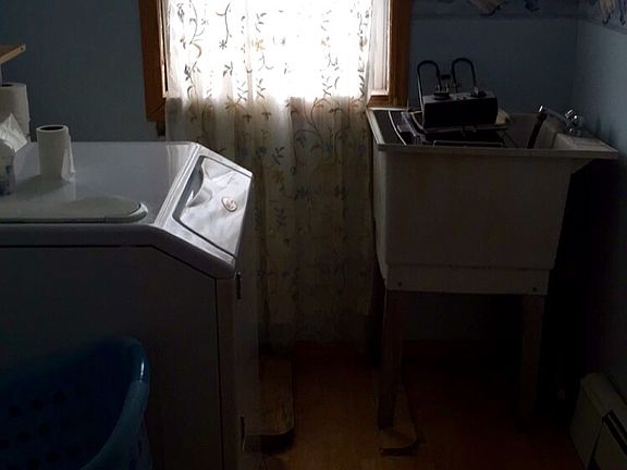 Laundry room/half bath room
