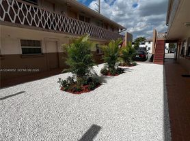 654 W 29th St, Hialeah, FL