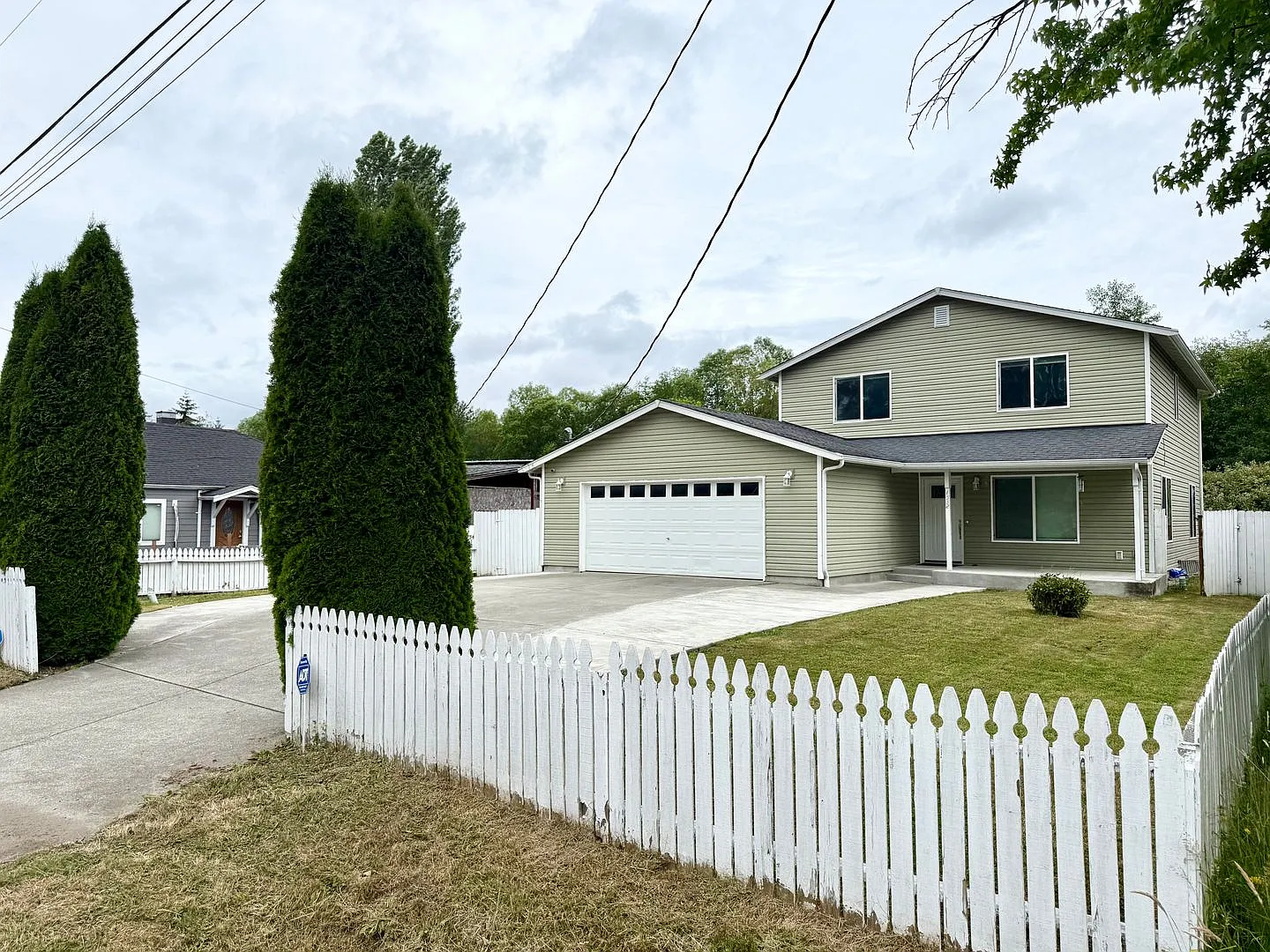 Spacious house in Bremerton. — Photo 1