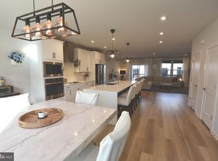 12110 Loblolly Dr UNIT 64, Fairfax, VA 22033