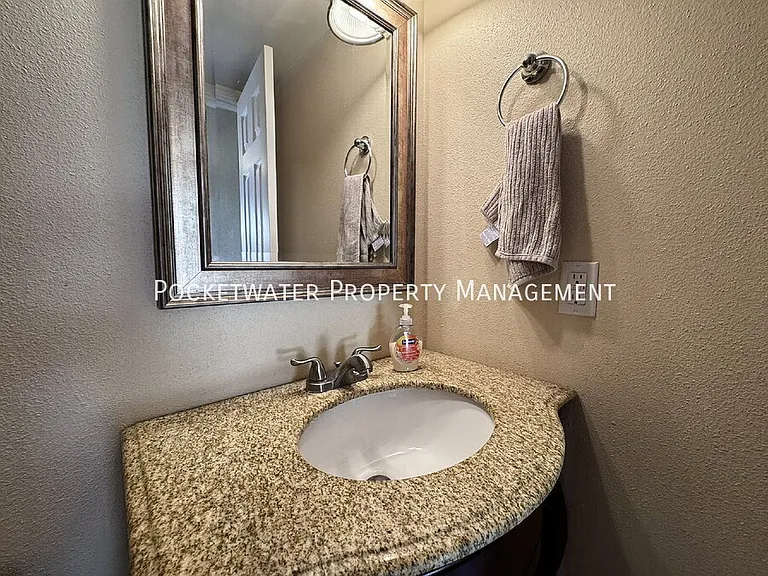 1827 Quail St #5 — Photo 14