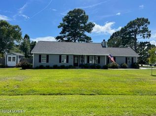 208 Joey Ct, Hubert, NC 28539