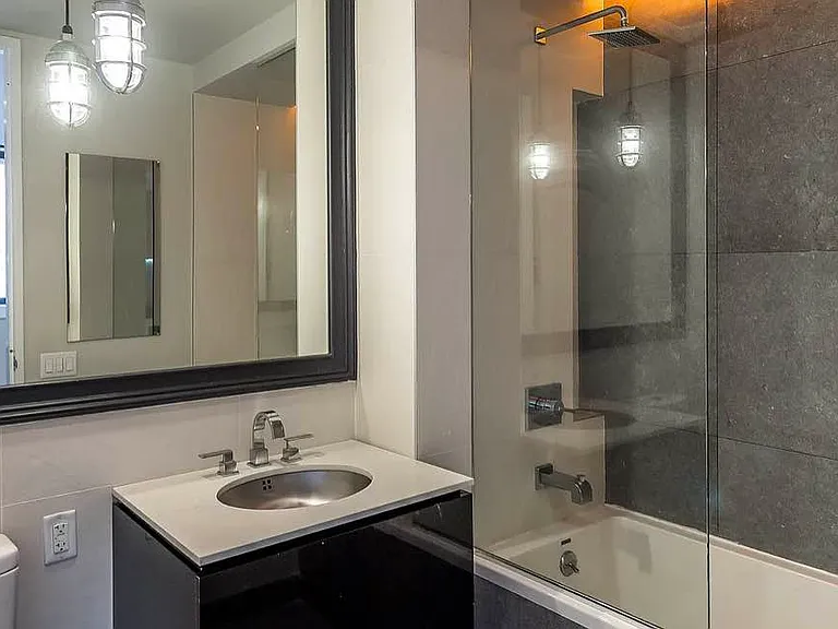 185 Leonard St #1A — Photo 4