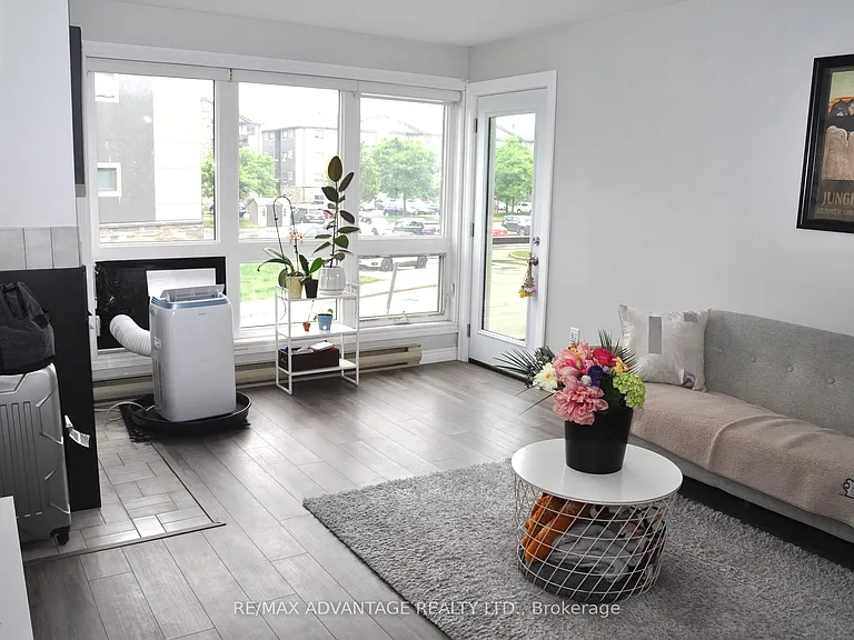 9 Jacksway Cres #211 — Photo 8