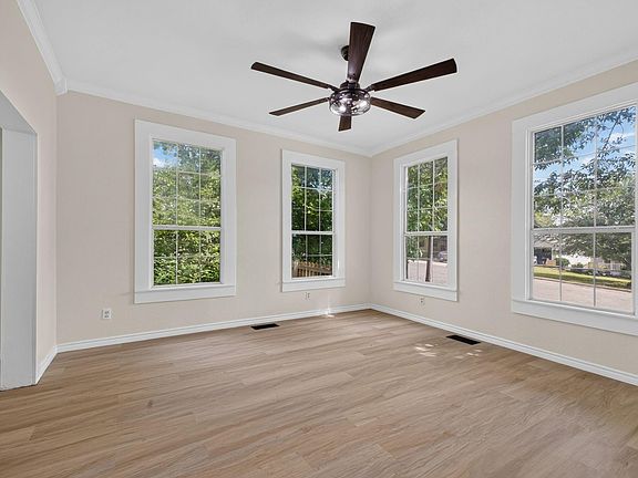 5th image of 116 S Avenue D