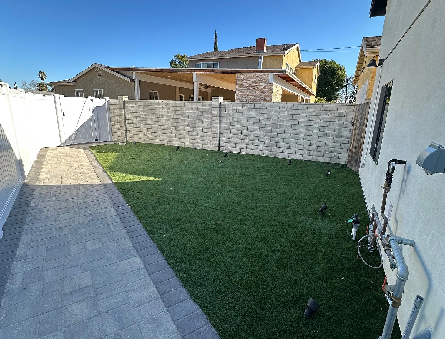 2 bed, 850 sqft, $3,500 — Photo 2