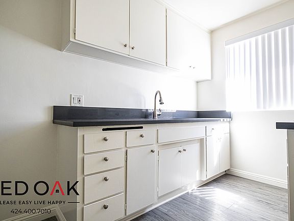 3rd image of 12731 Moorpark St #15