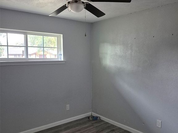 5th image of 631 Cove Hollow Dr