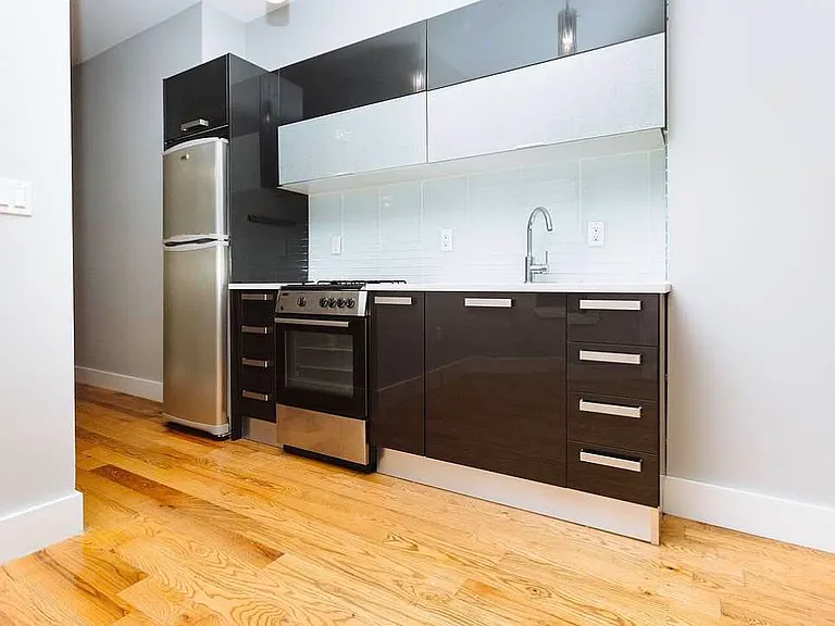 456 Madison St #1L — Photo 2