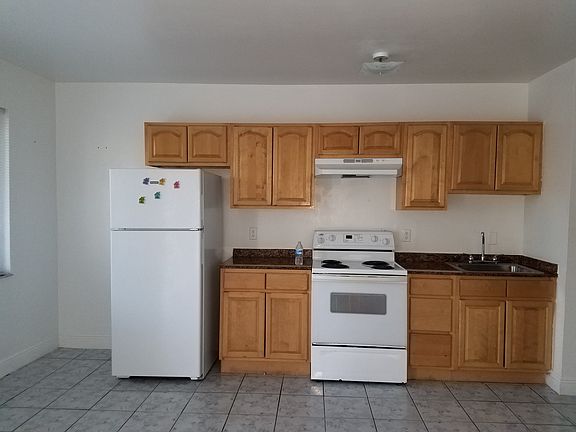 4th image of 137 N Federal Hwy APT 5