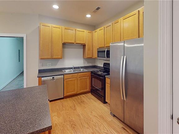 3rd image of 378 Summergate Dr