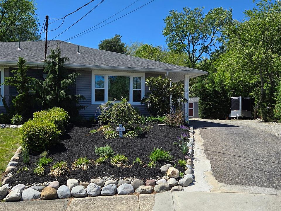 1st image of 24 Newport Pl