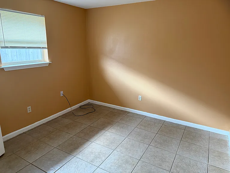 412 Dubarry St — Photo 14