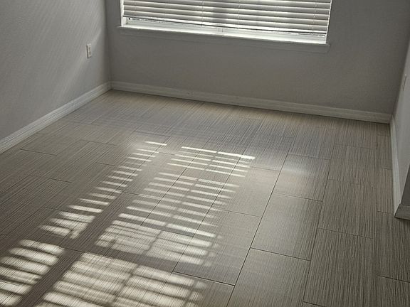 4th image of 557 52nd Ave N