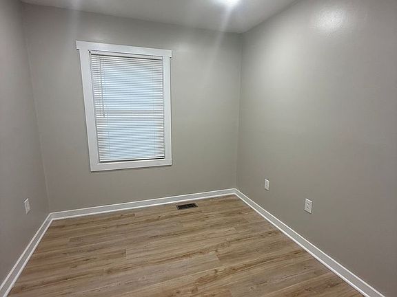 4th image of 424 W Elm St