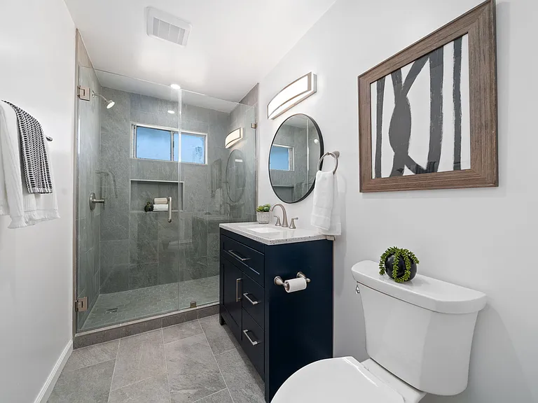 4110 E Vermont St #1/2 — Photo 11