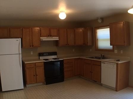 3rd image of 414 W Babcock St APT 3