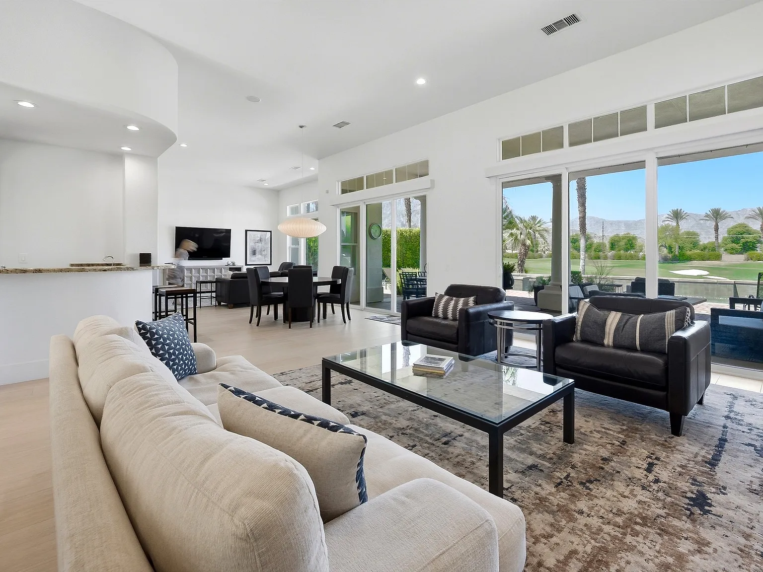 3 bed, 3855 sqft, $18,000 — Photo 3
