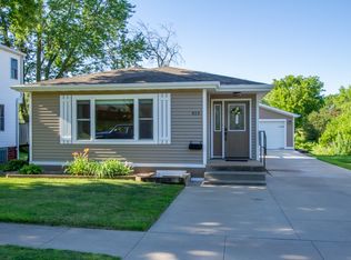 413 Independence St, Pella, IA 50219