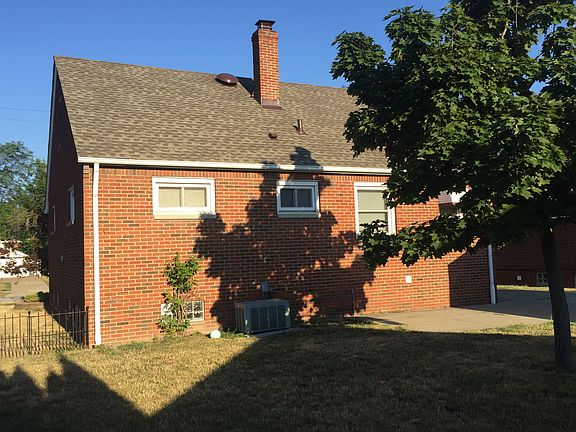 3rd image of 881 E 245th St