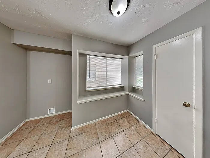 24030 Griffin House Ln — Photo 6