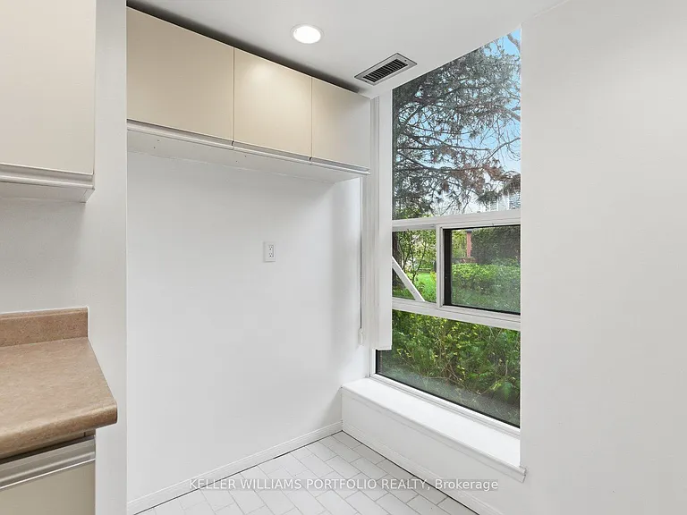 701 King St W #107 — Photo 14