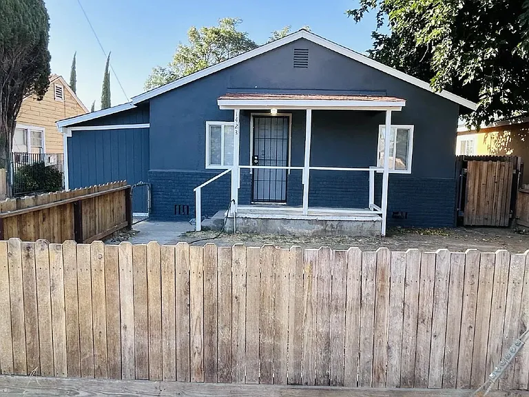 1423 Mono Dr — Photo 2