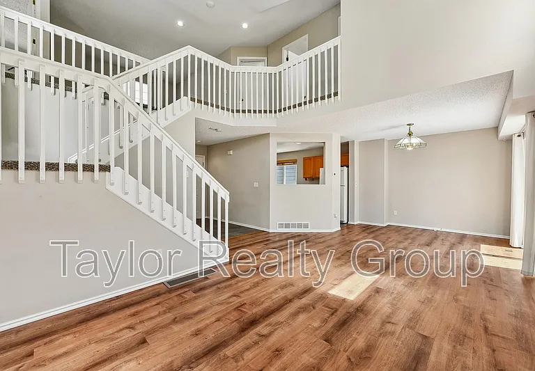 8728 Starwood Ln — Photo 4